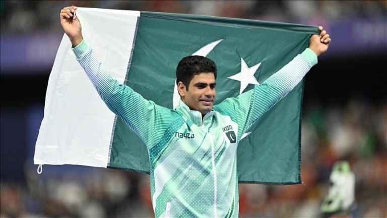 Arshad Nadeem of Team Pakistan celebrates winning the gold medal