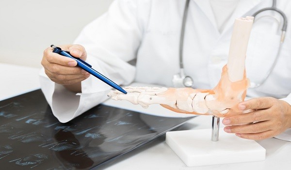 علماء روس يبتكرون براغي جراحية لربط كسور العظام المعقّدة