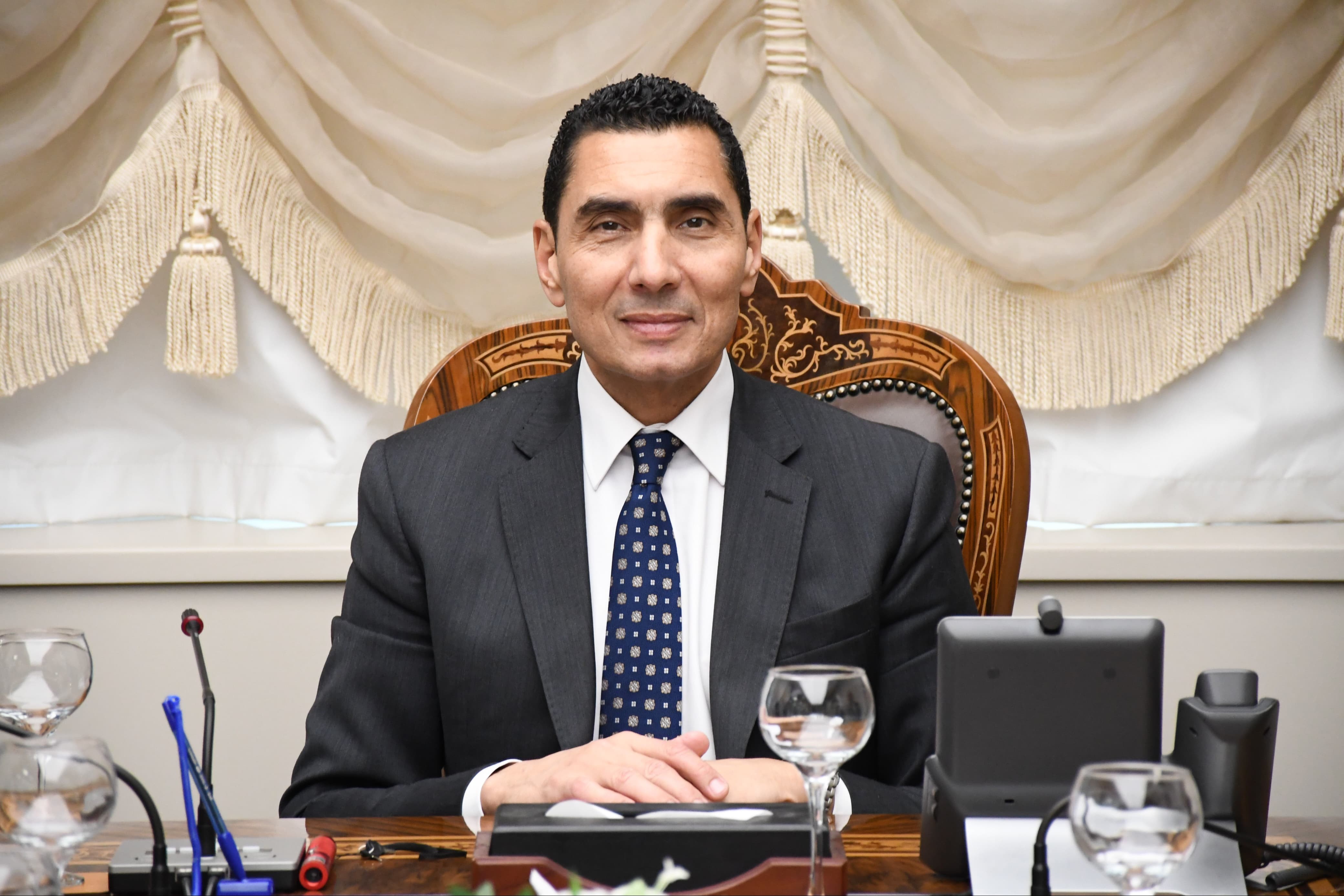 وزير الرياضة جوهر نبيل