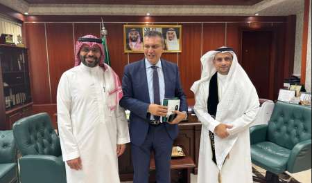جامعه الملك عبد العزيز تكرم د عمرو الليثي 