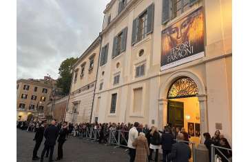 معرض كنوز الفراعنة