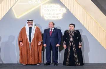 الرئيس المصري وحرمه وولي عهد أبوظبي