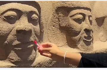 ميكب على التماثيل وتلاوة قرآن