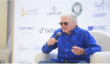 حسين فهمي: نؤدي دورًا محوريًا في ترميم الأفلام داخل مهرجان القاهرة السينمائي