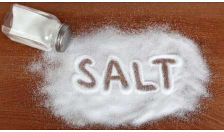 يسبب السرطان والسمنة.. الصحة المصرية تُحذر من خطورة الإفراط في تناول الملح