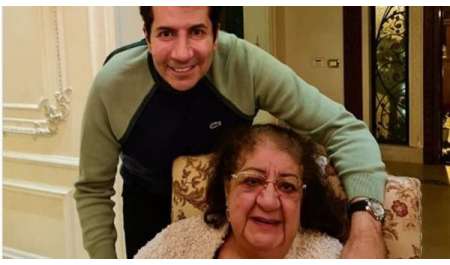 وفاة والدة الفنان المصري هاني رمزي بعد صراع مع المرض