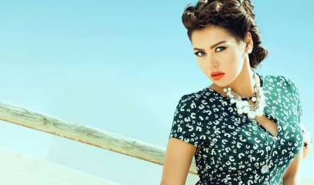  لقاء الخميسي تنفي التصريحات المنسوبة لها بشأن طلاق زوجها.. وتناشد الجمهور باحترام الخصوصية