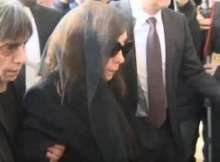 فيروز وابنتها في جنازة نجلها