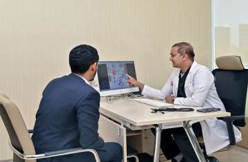 تشخيص وعلاج مرض ستيل المناعي النادر لمريض في أبوظبي