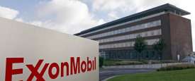 شعار إكسون موبيل خارج مقها في بلجيكا