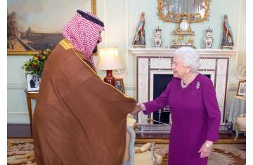 الملكة إليزابيث وولي العهد السعودي 