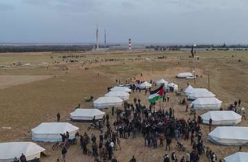 الفلسطينيون يحيون الذكرى 42 لـ 