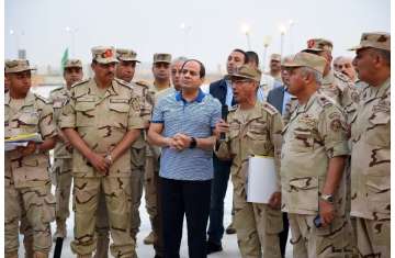 الرئيس المصري يتفقد مشاريع العاصمة الإدارية الجديدة