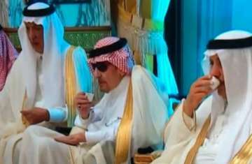 الامير في الوسط - أرشيفية