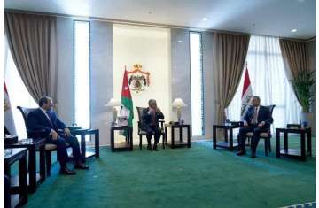 القمة الثلاثية