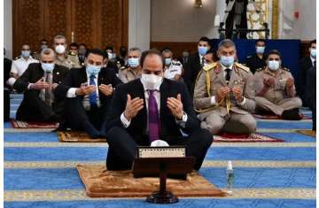السيسي يؤدي صلاة العيد