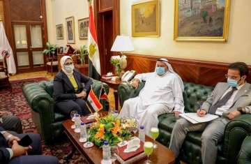 السفير الكويتي ووزيرة الصحة