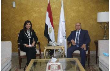 وزير النقل ووزيرة الهجرة