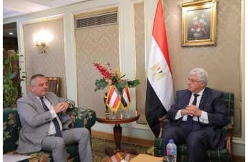 الوزير والسفير 