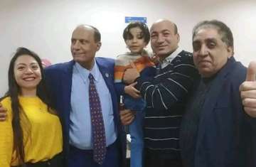الطفل شنودة مع أسرته