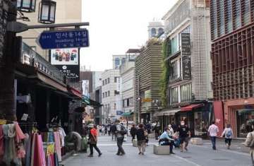 Daily life in Insa-dong