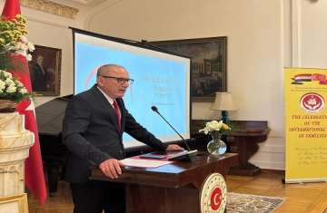 سفراء ودبلوماسيين